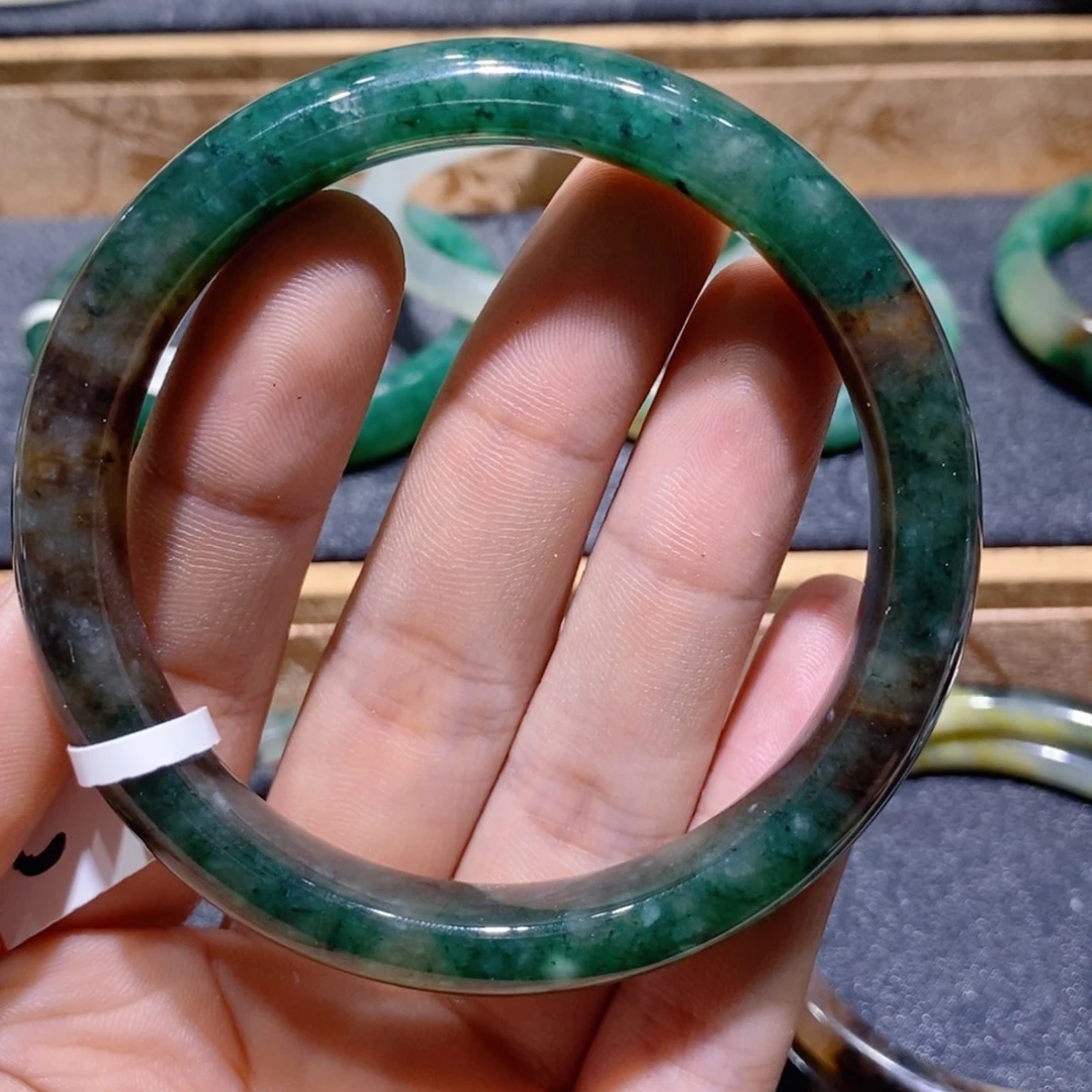 独山玉未镶嵌手镯