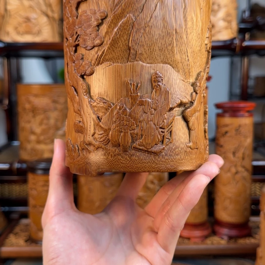 竹老料子采菊图笔筒