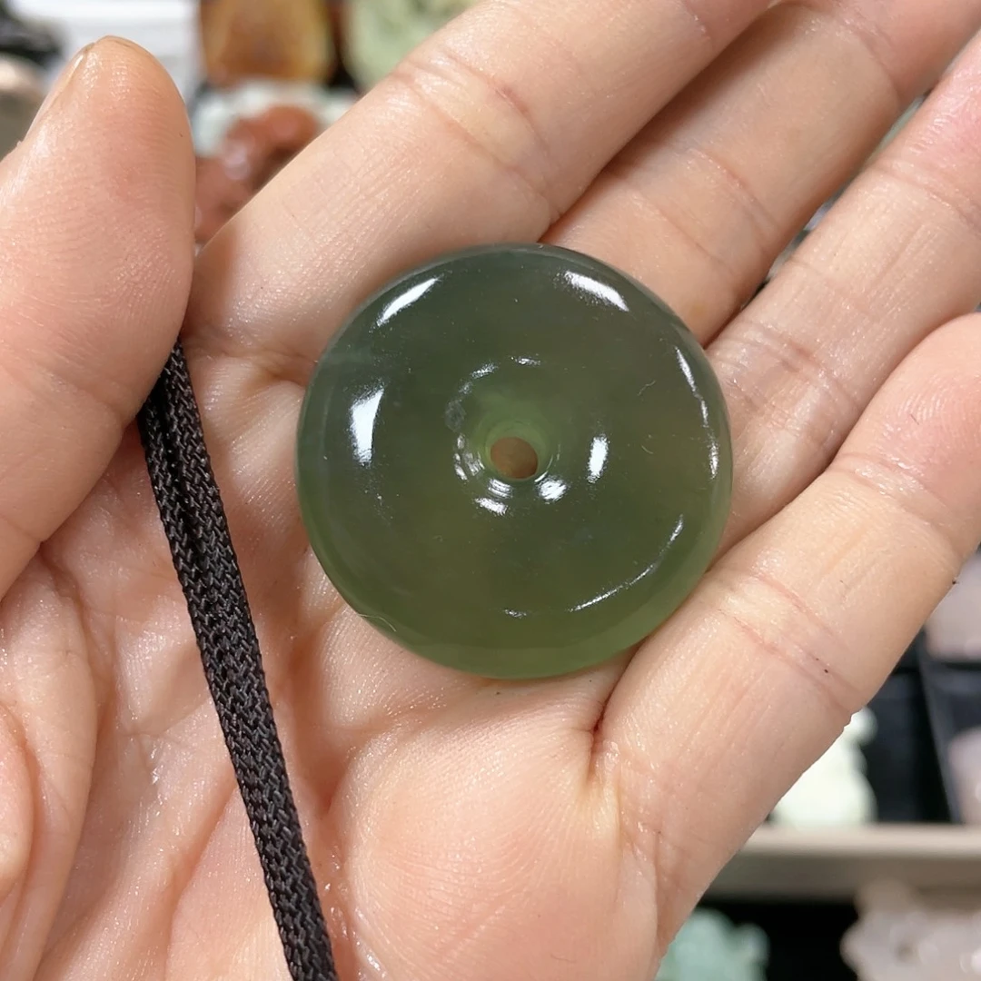 蛇纹石玉颈饰合金