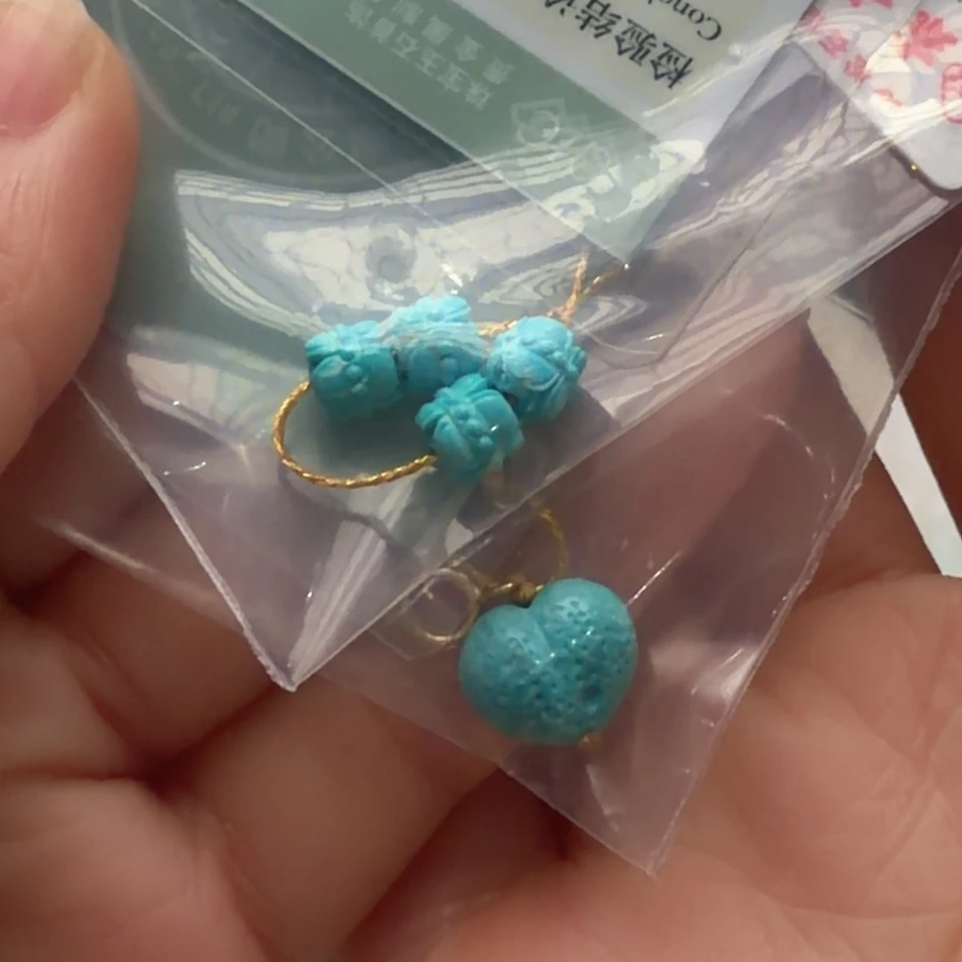 绿松石未镶嵌颈饰