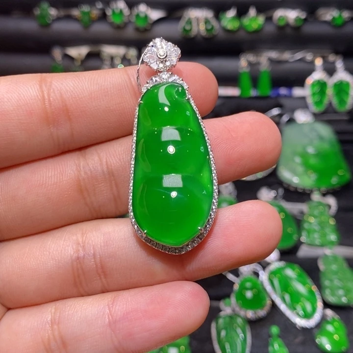 颈饰18K金镶嵌翡翠天然翡翠