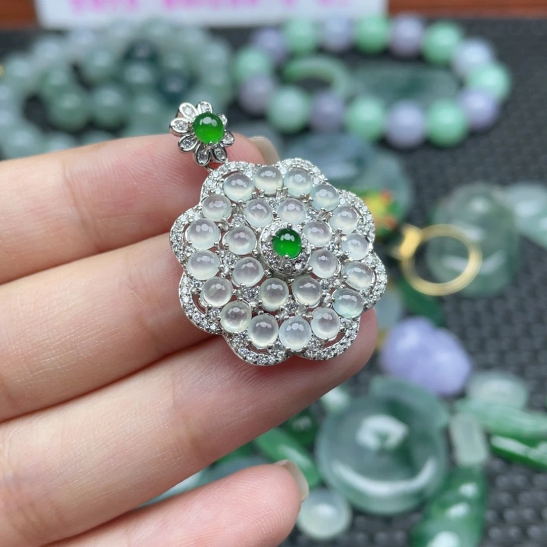 未镶嵌挂件翡翠  翡翠