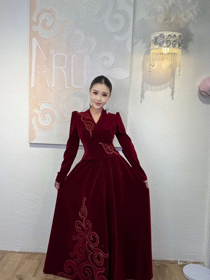 ARU品牌定制款民族风冬季礼服显瘦两件套