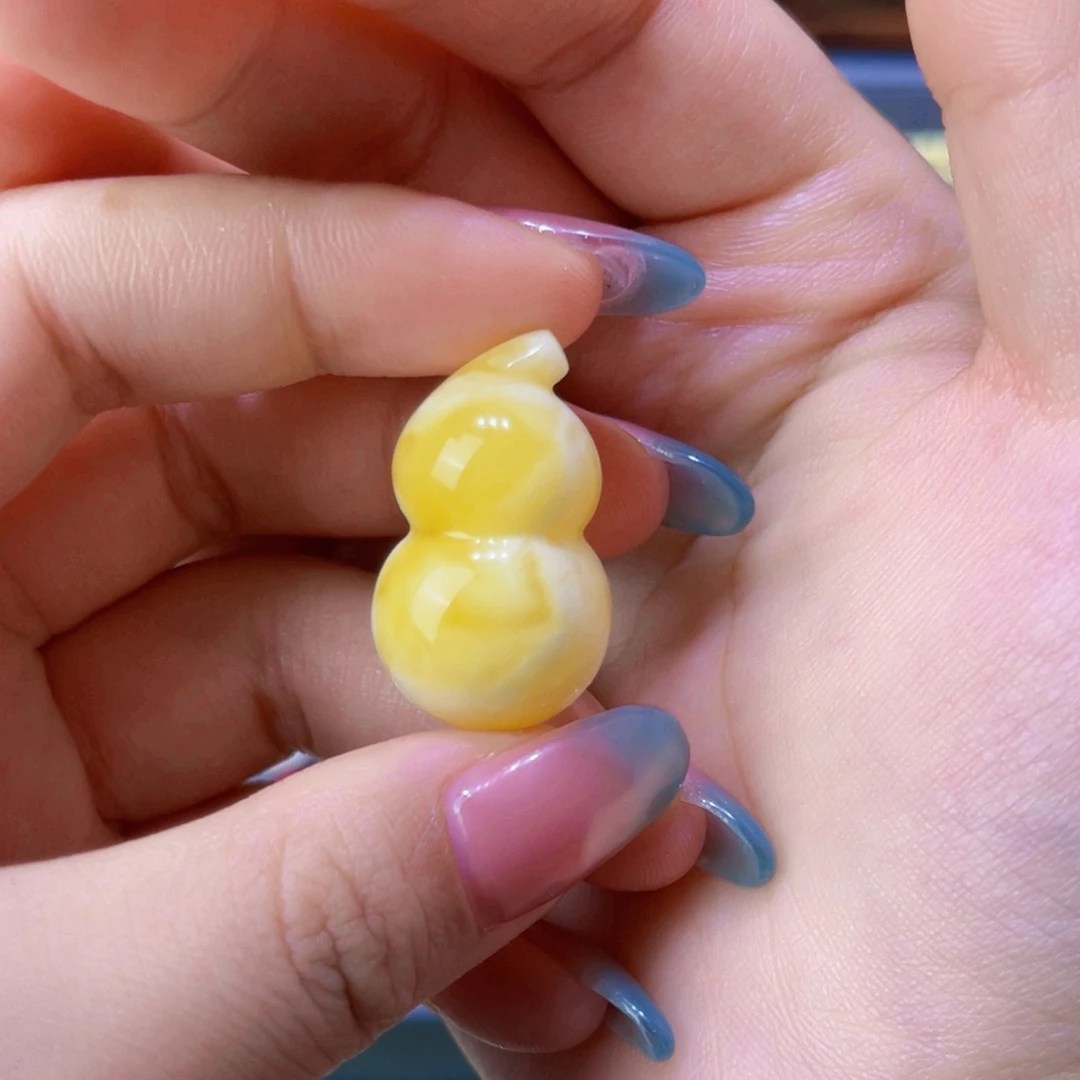 未镶嵌琥珀珠宝奇石C****x