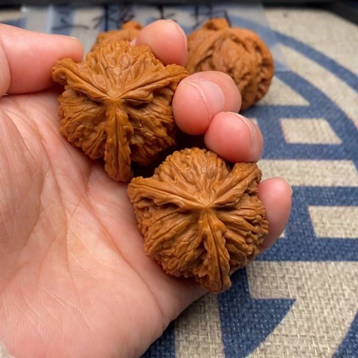 吊坠文玩核桃石*三棱