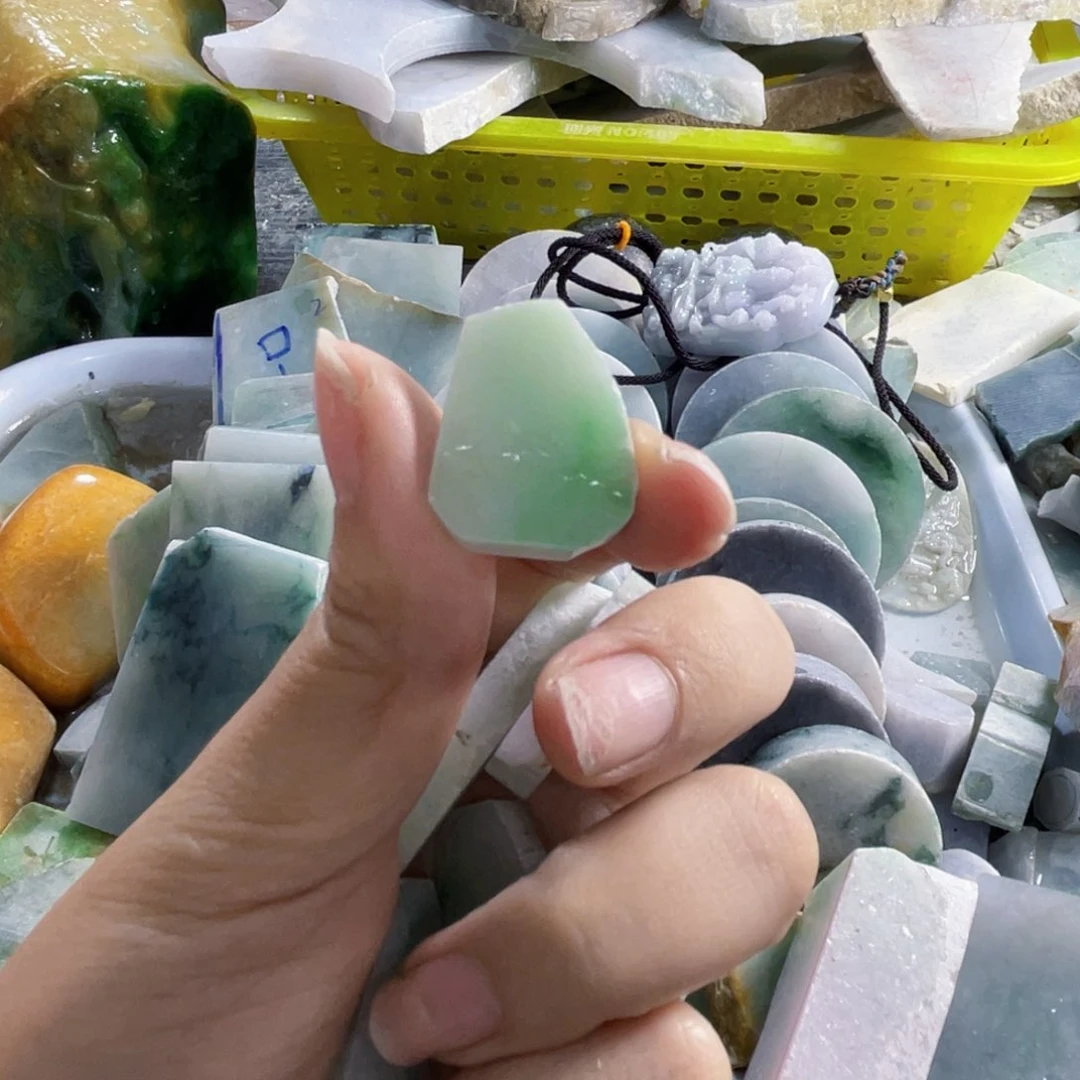 颈饰未镶嵌翡翠微*1