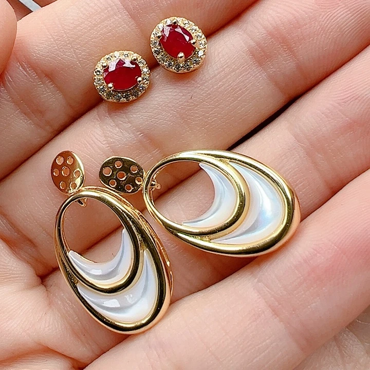 银S925镶嵌红宝石耳饰