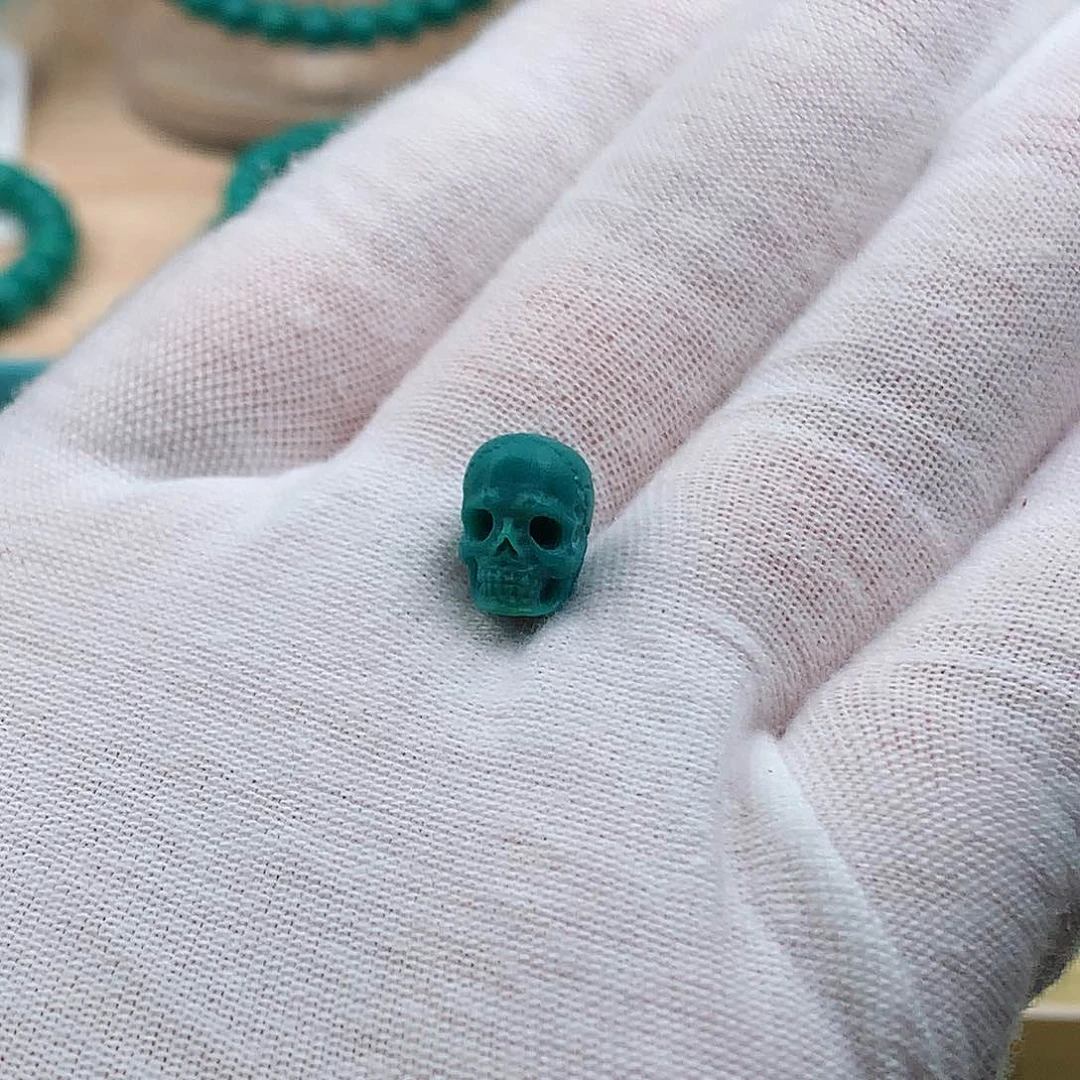 绿松石颈饰未镶嵌