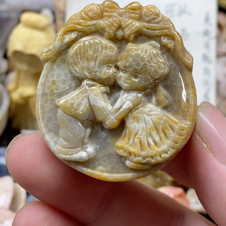 颈饰未镶嵌硅化珊瑚（珊瑚玉）