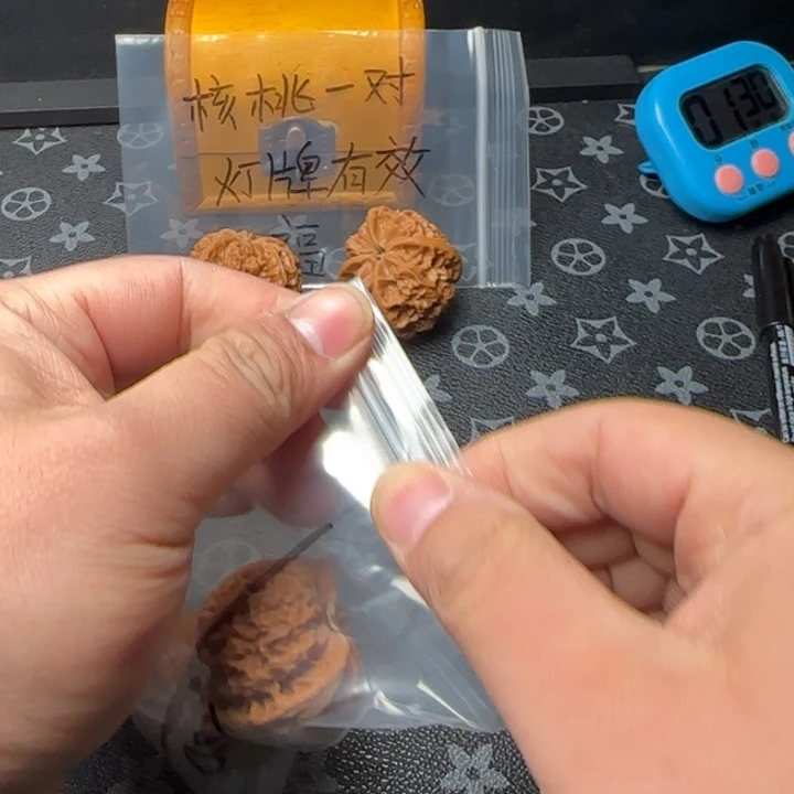 大叶紫檀（黑酸枝木类）