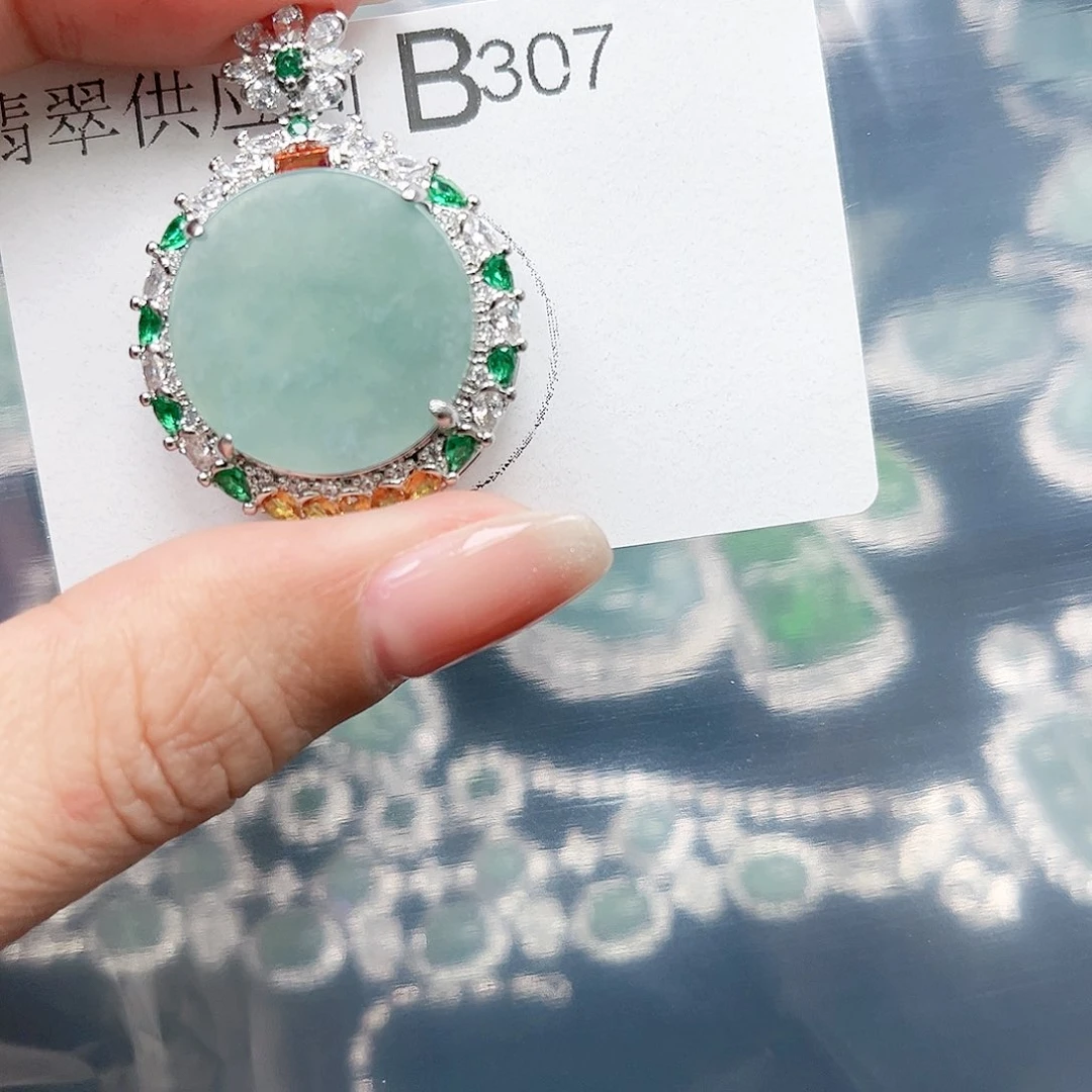 翡翠颈饰未镶嵌翡翠307