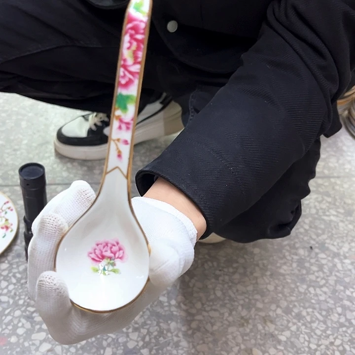 瓷8个白。。。。。。。。。。