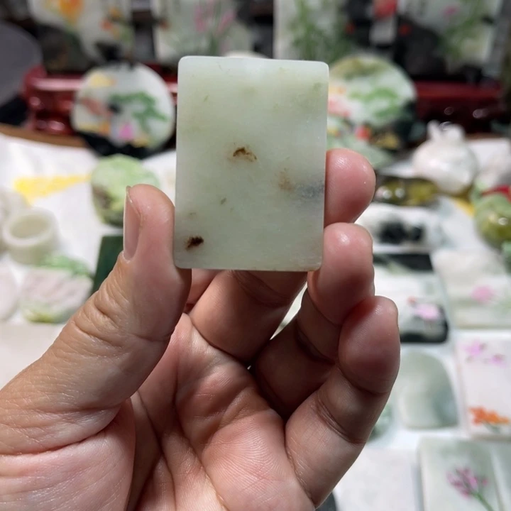 独山玉未镶嵌颈饰