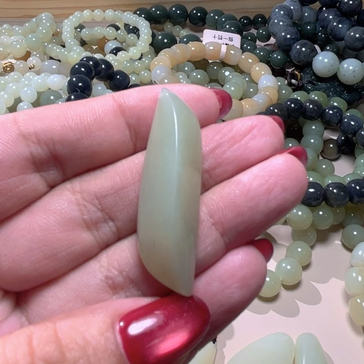 未镶嵌和田玉（糖玉）珠宝半成品