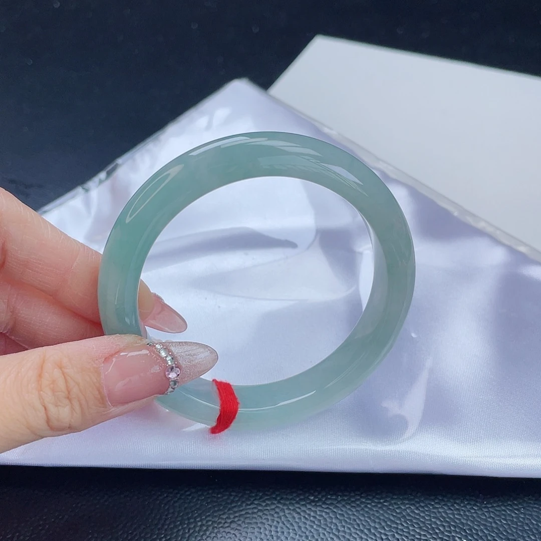 翡翠手镯未镶嵌翡翠