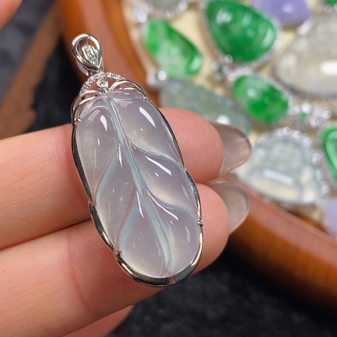 翡翠吊坠(赠链)18K金镶嵌