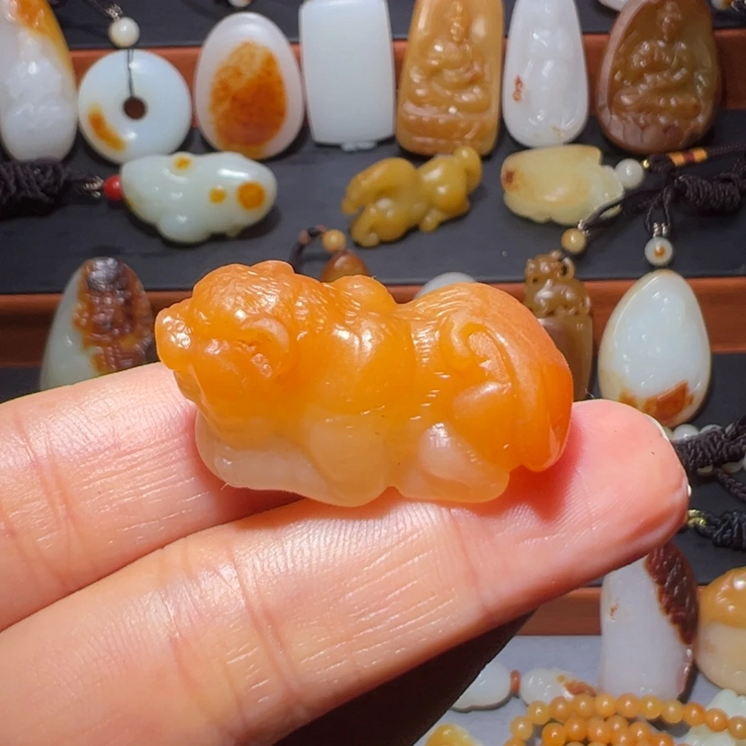 用***5和田玉未镶嵌颈饰