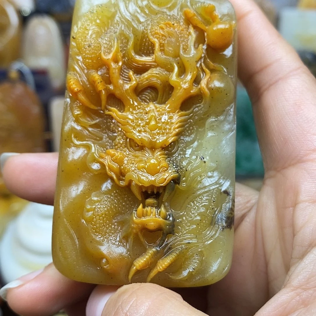 石英质玉（黄龙玉）颈饰未镶嵌