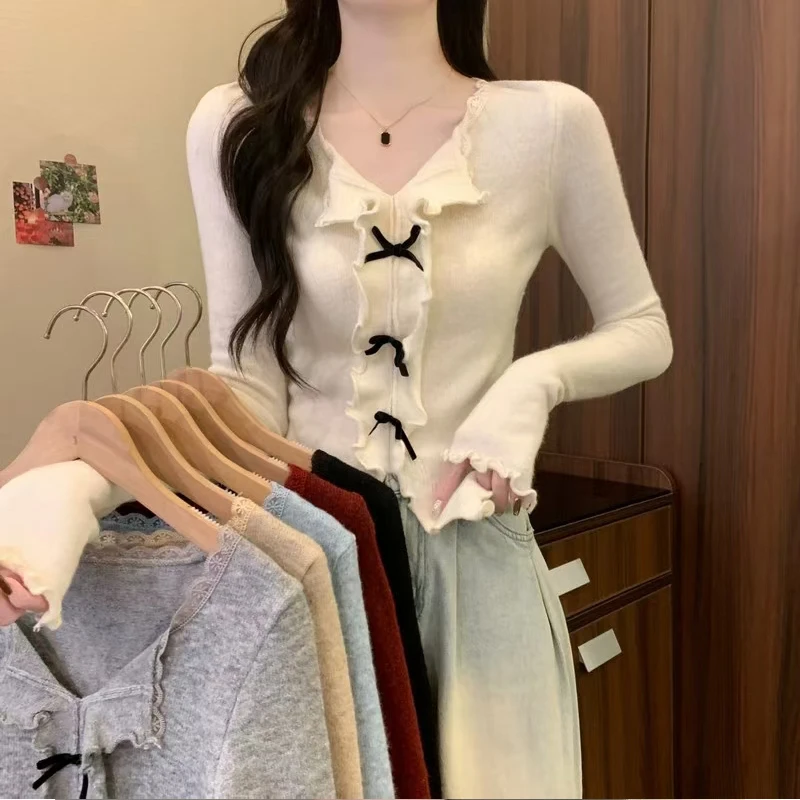 2024新款木耳边蝴蝶结V领针织衫女秋冬小众收腰开叉内搭打底衫