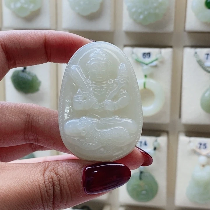 半***香和田玉未镶嵌颈饰