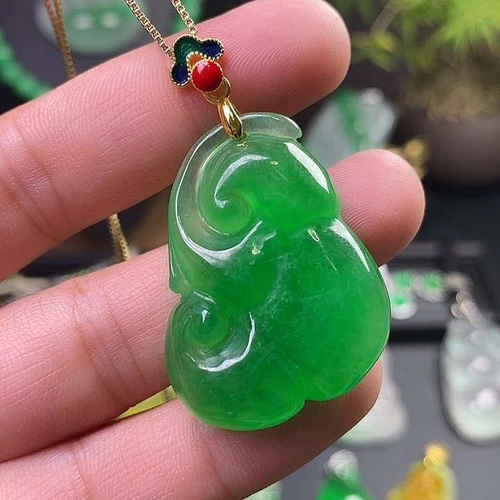 翡翠未镶嵌吊坠(赠链)