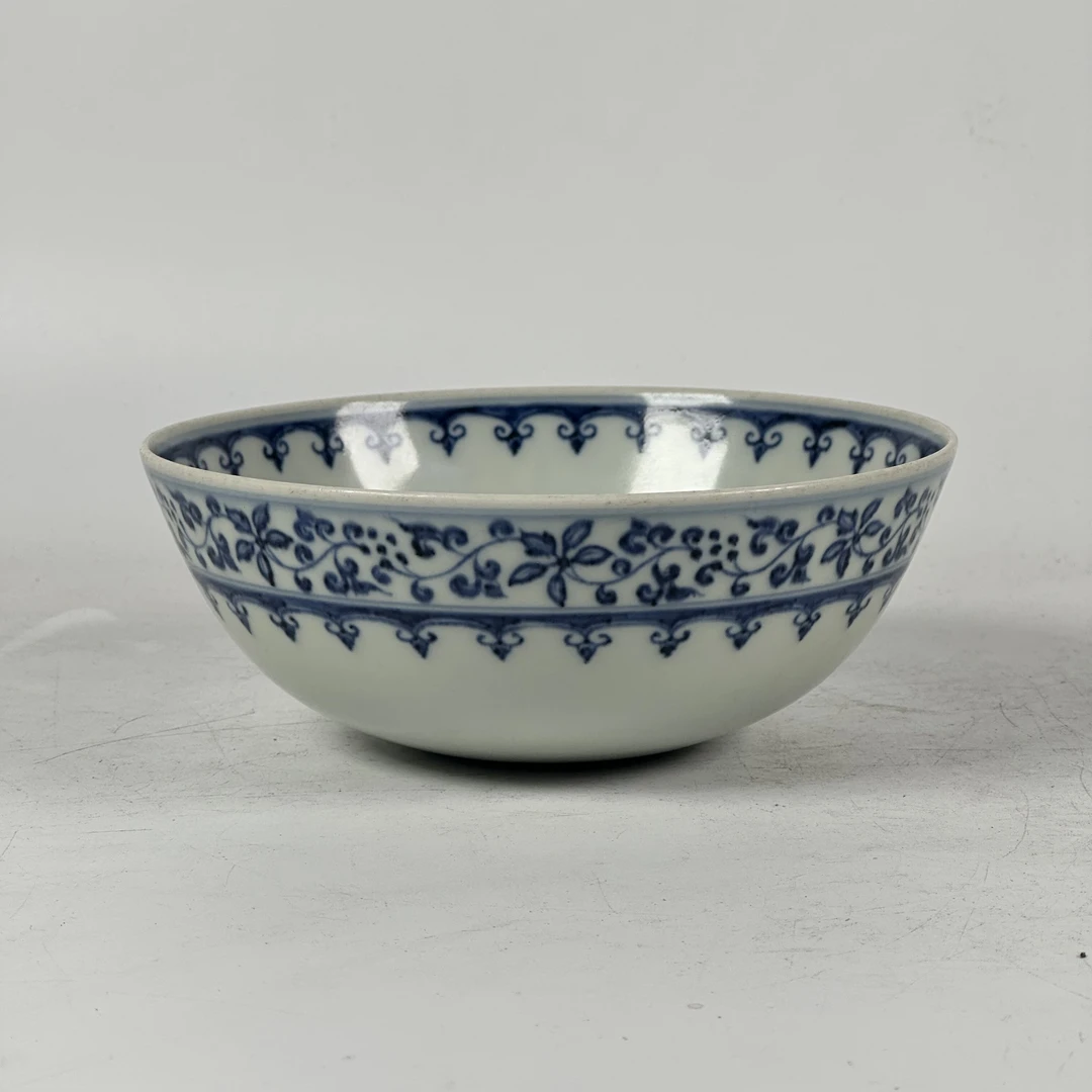 青花缠枝莲赏碗收藏鉴赏