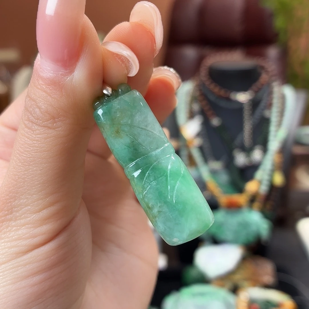 翡翠未镶嵌耳饰吊坠