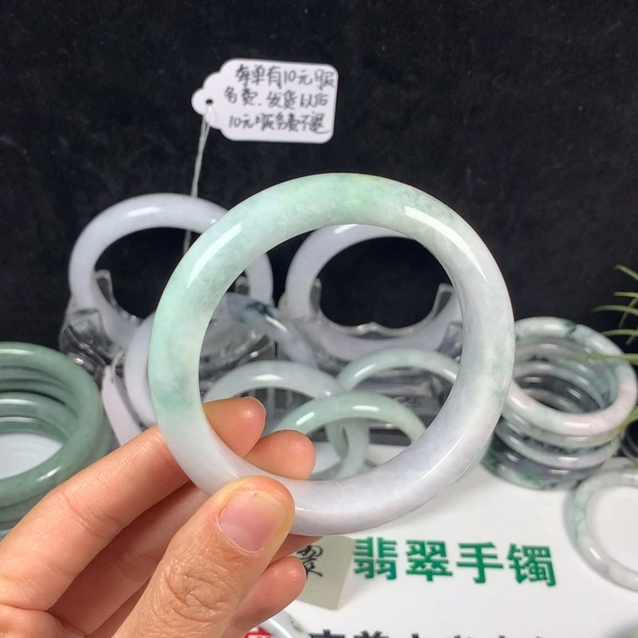 翡翠未镶嵌手镯55号。 58.3圈
