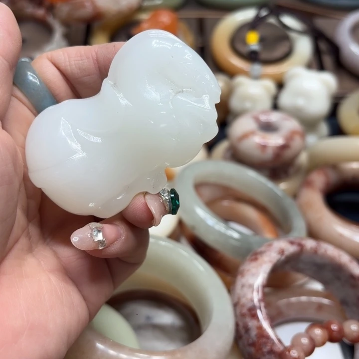 石英岩玉合金颈饰