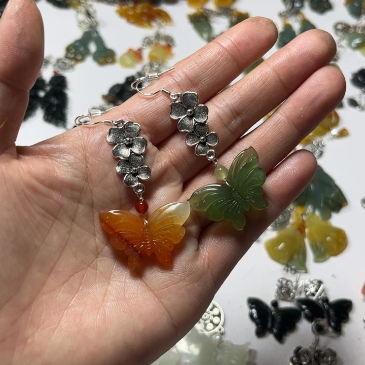 当***归蛇纹石玉未镶嵌耳饰