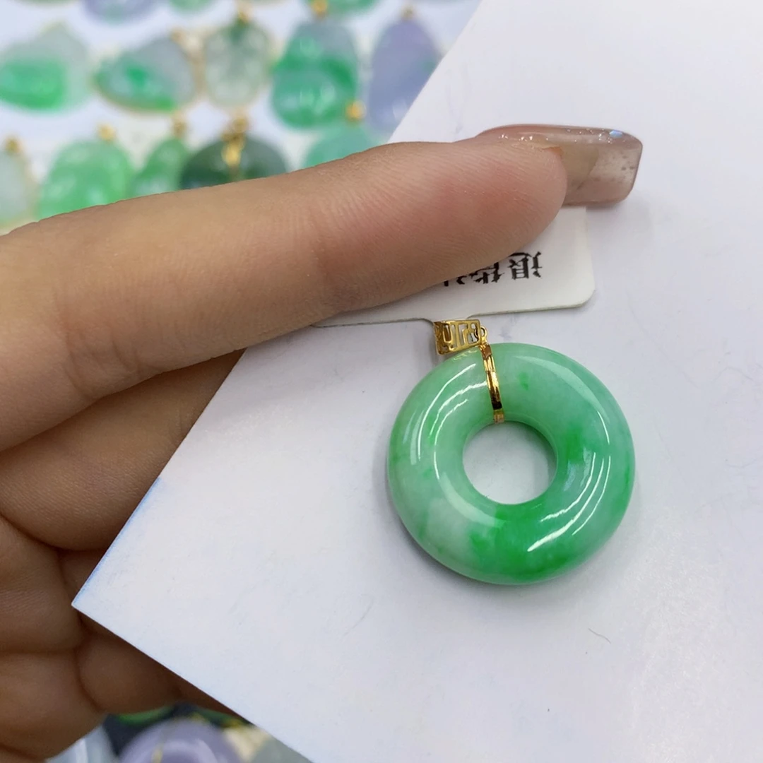 翡翠18K金镶嵌颈饰翡翠