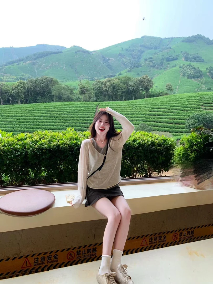 2025早秋新款温柔韩系慵懒松弛感白色假两件针织上衣高级百搭半裙