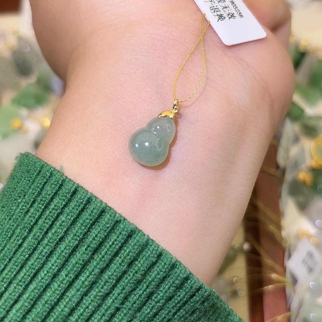 翡翠18K金镶嵌颈饰葫芦