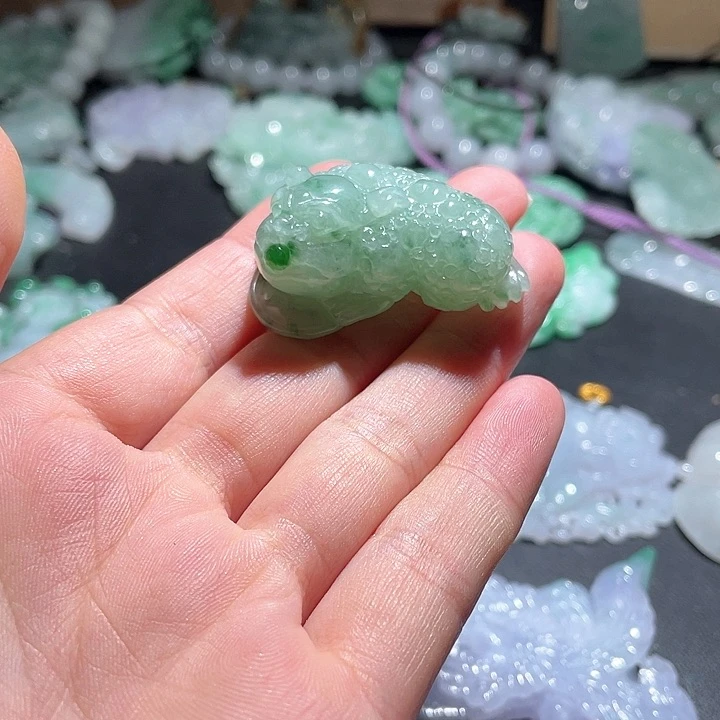 翡翠未镶嵌颈饰天
