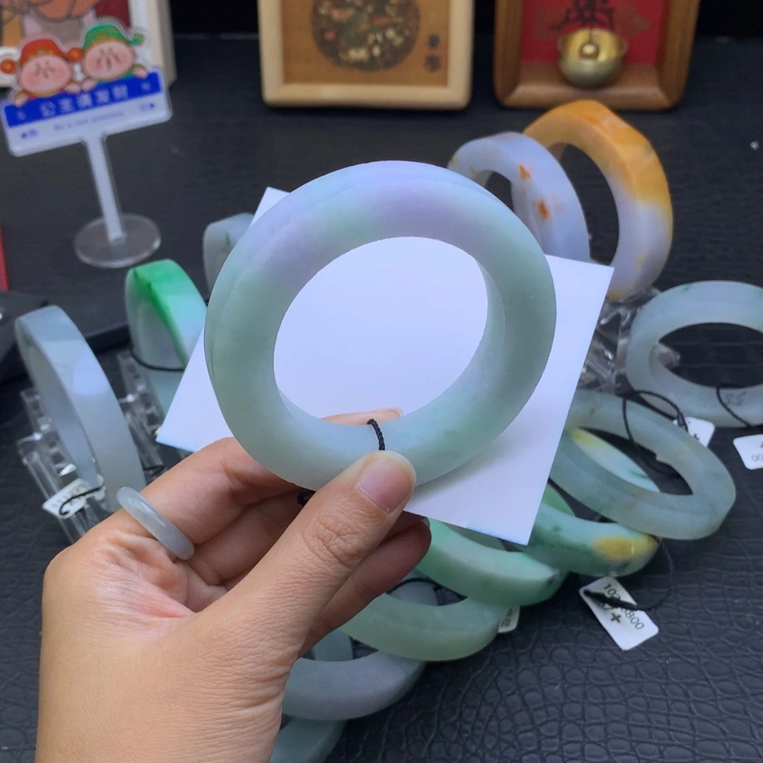 定制翡翠未镶嵌翡翠手镯