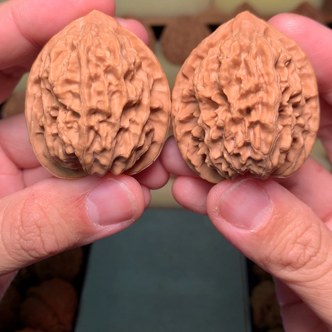 吊坠文玩核桃40野生原树盘山石全品46.5g