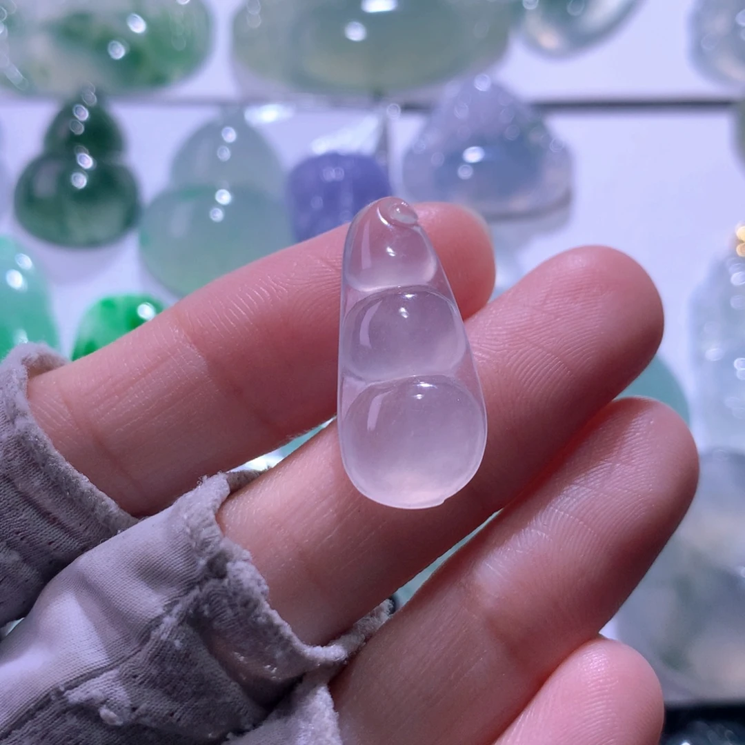 翡翠未镶嵌颈饰豆