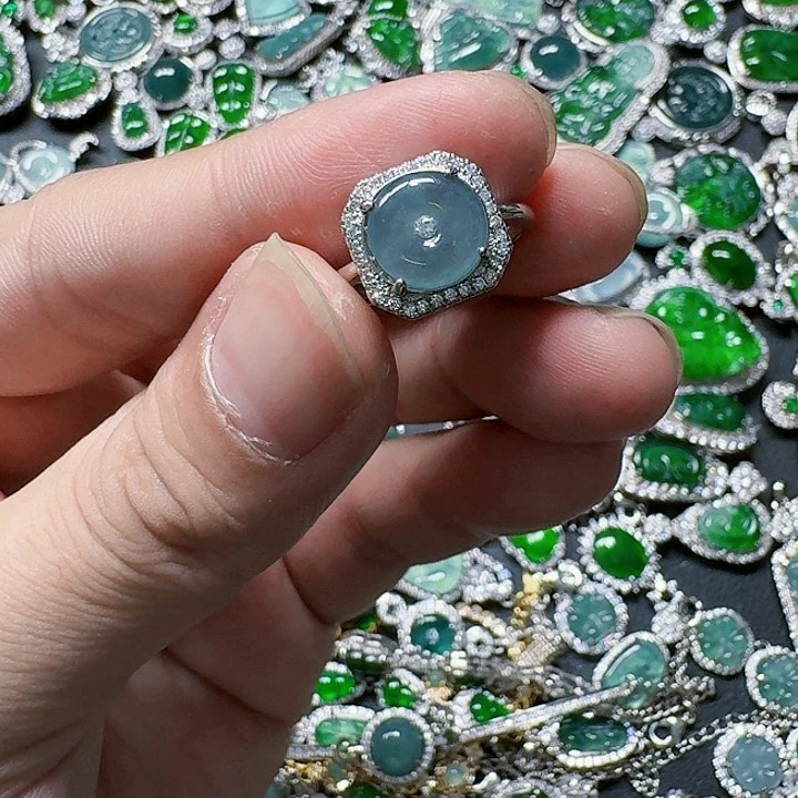 翡翠颈饰未镶嵌天然A货翡翠放漏