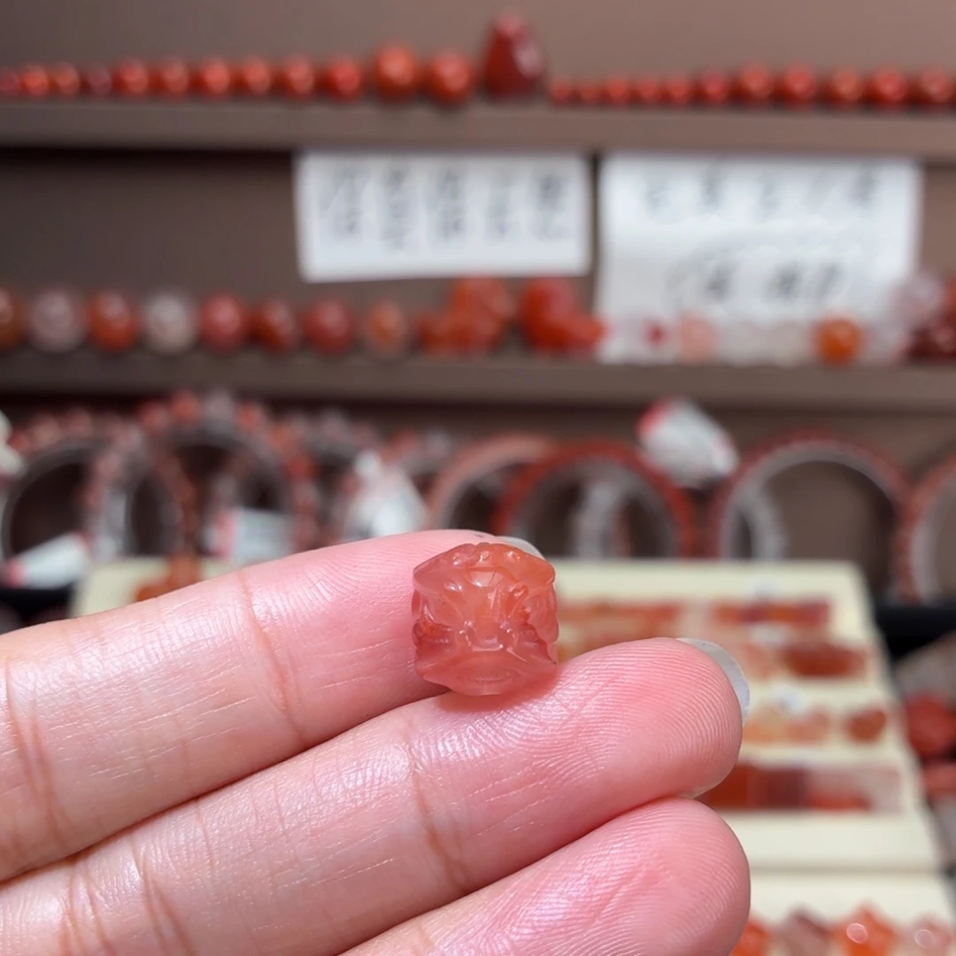 南红玛瑙未镶嵌川料醒狮头