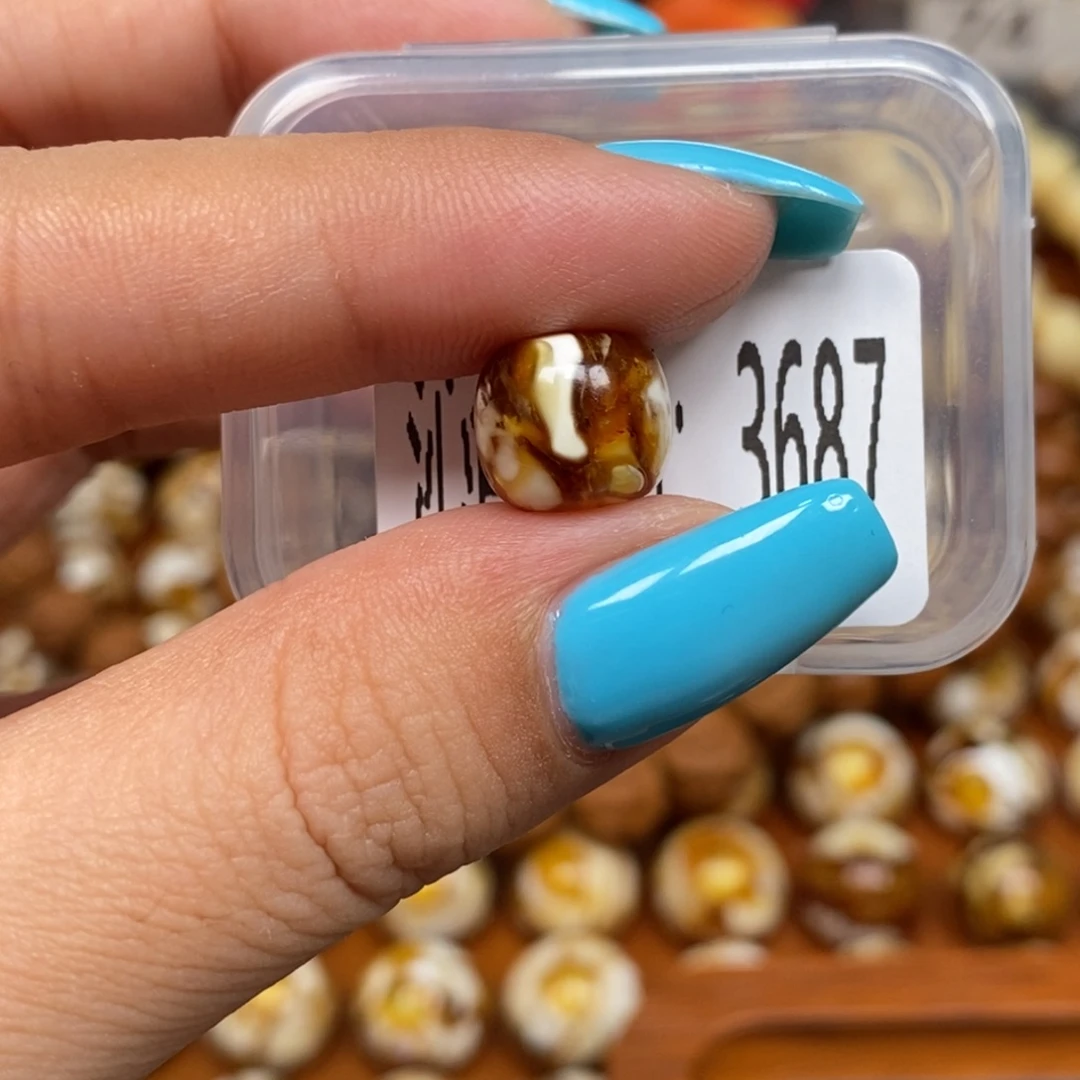 蜜蜡未镶嵌珠宝奇石3687