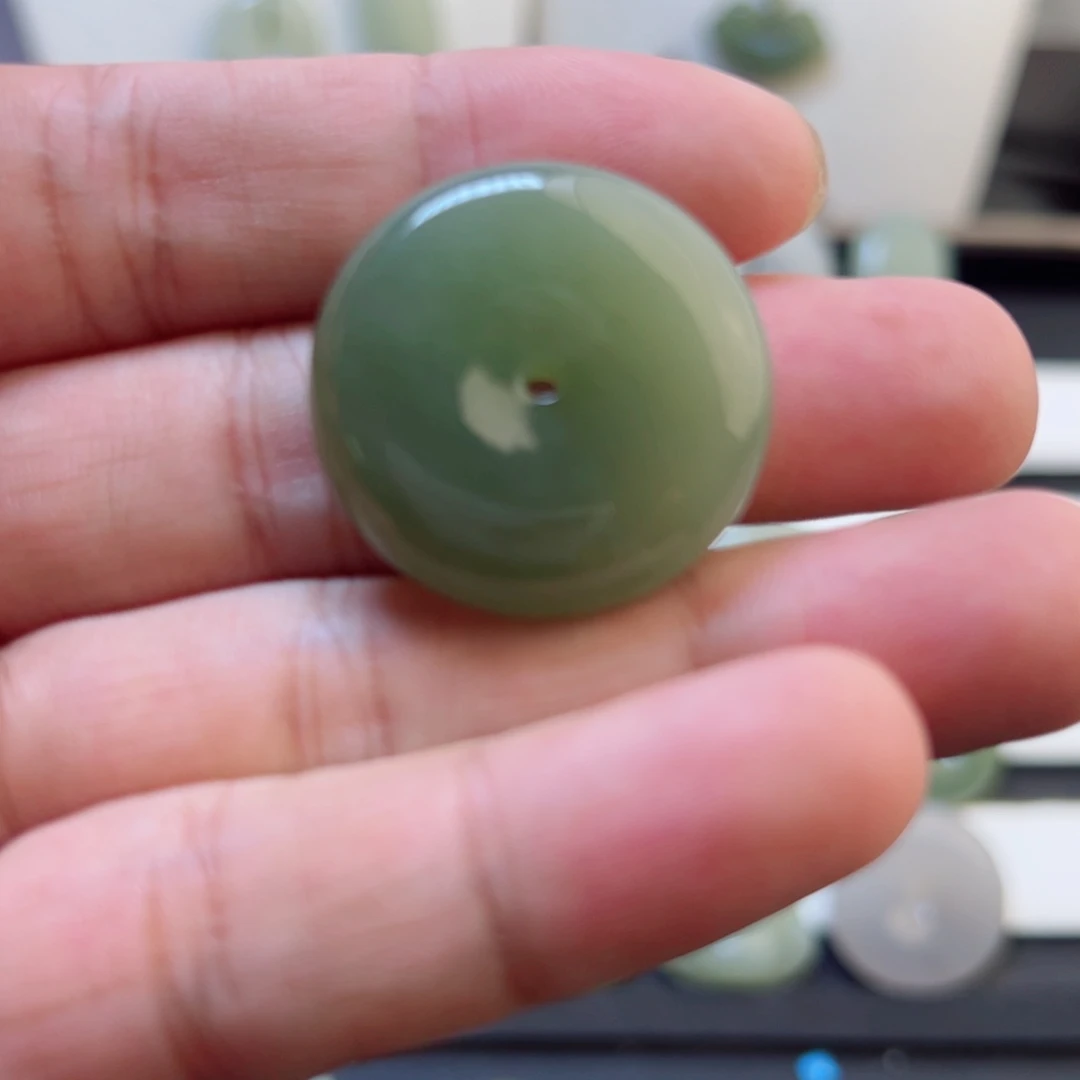 吊坠(赠链)未镶嵌和田玉666