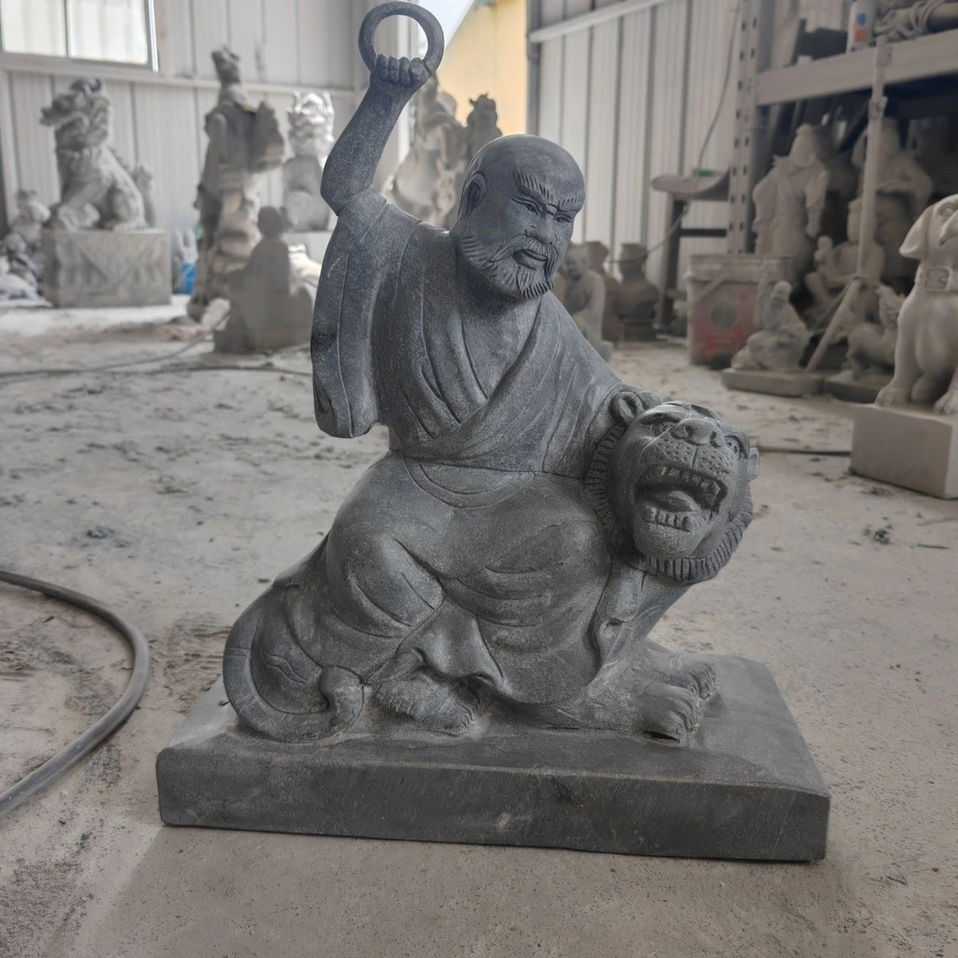 青石伏虎罗汉像天然青石摆件