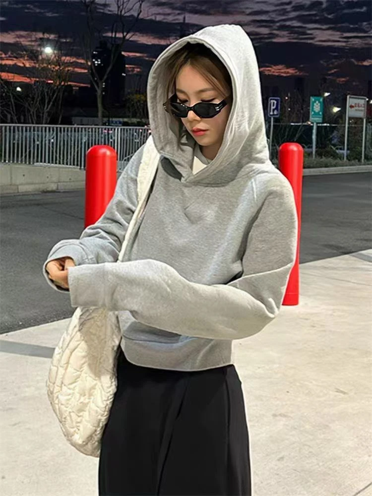 早秋季灰色短款连帽卫衣推荐女款2025新款小个子修身百搭上衣女