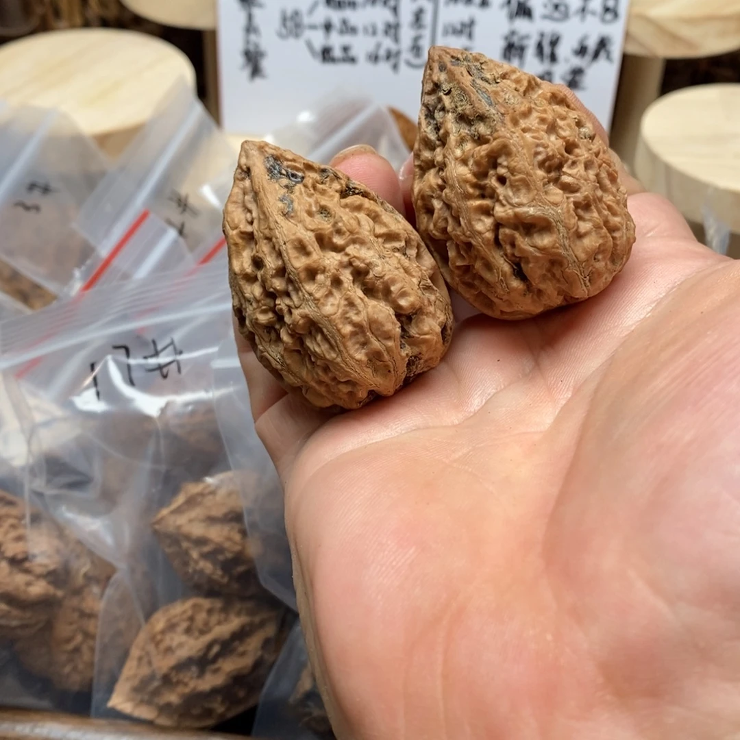 文玩核桃吊坠楸核尖商骄家20号