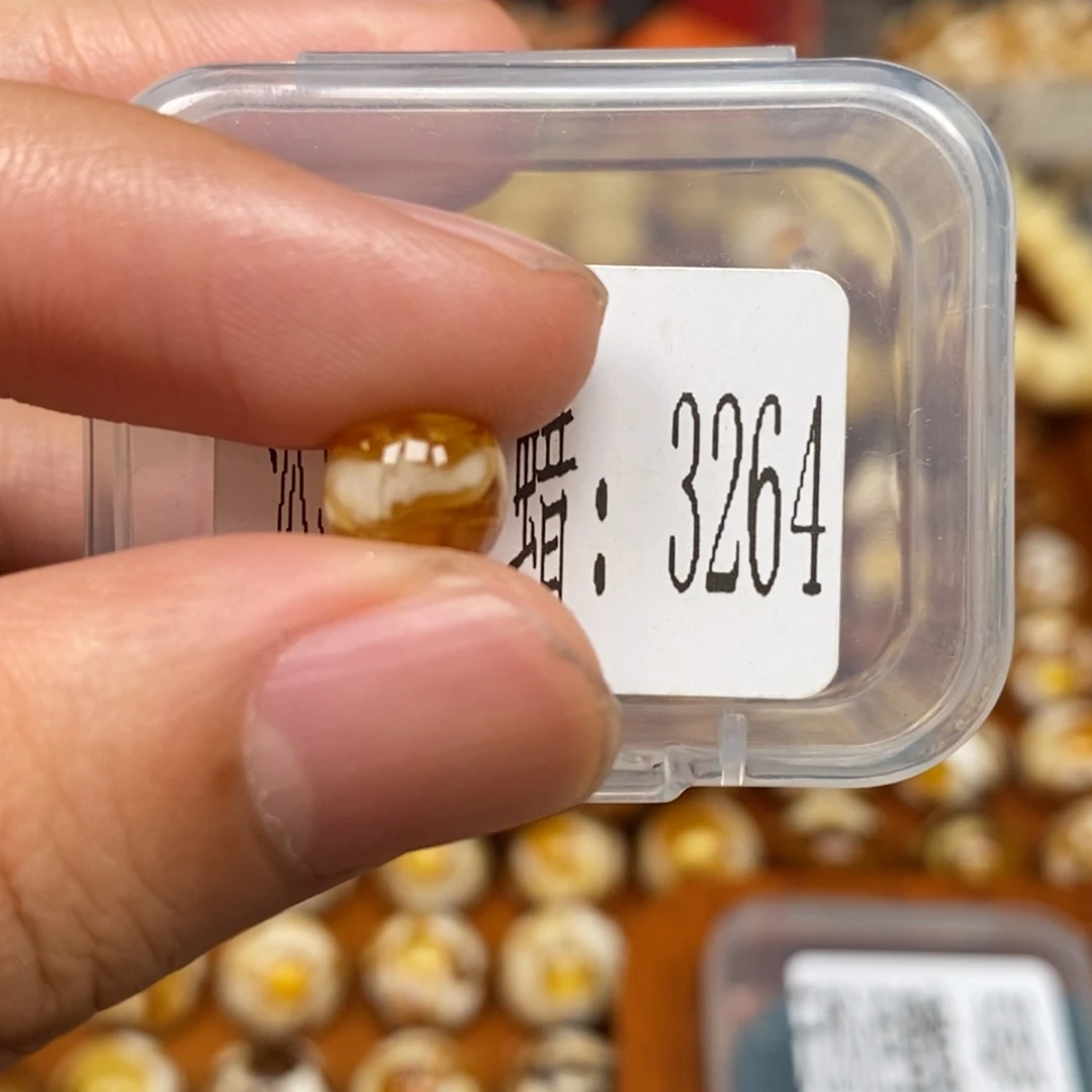 蜜蜡未镶嵌珠宝奇石3264