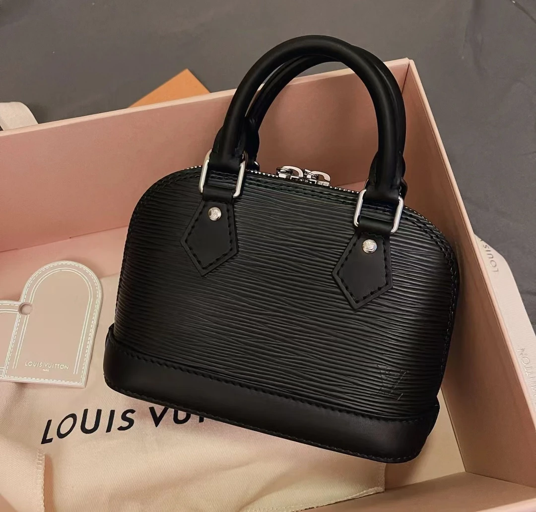 95新 LouisVuitton/路易威登 黑色水波纹贝壳包 17cm 7899698