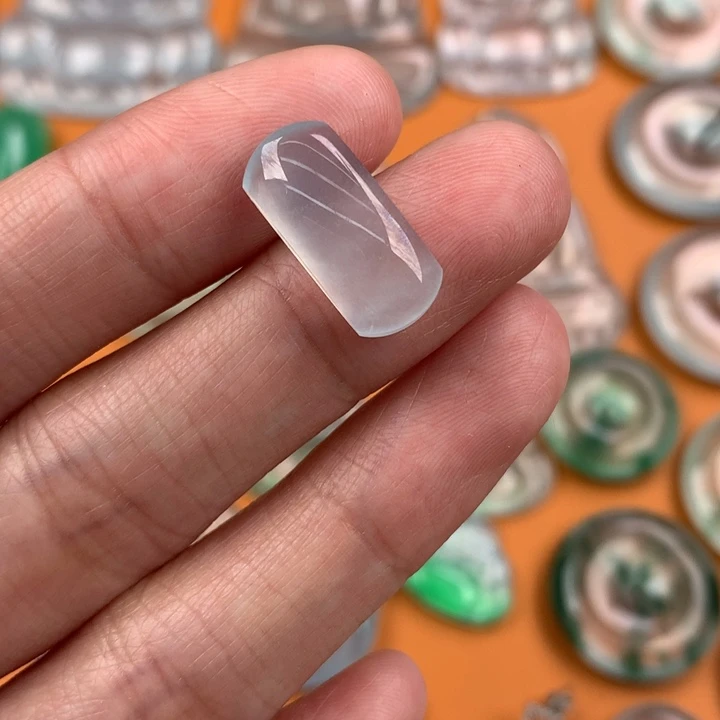 翡翠挂件未镶嵌….