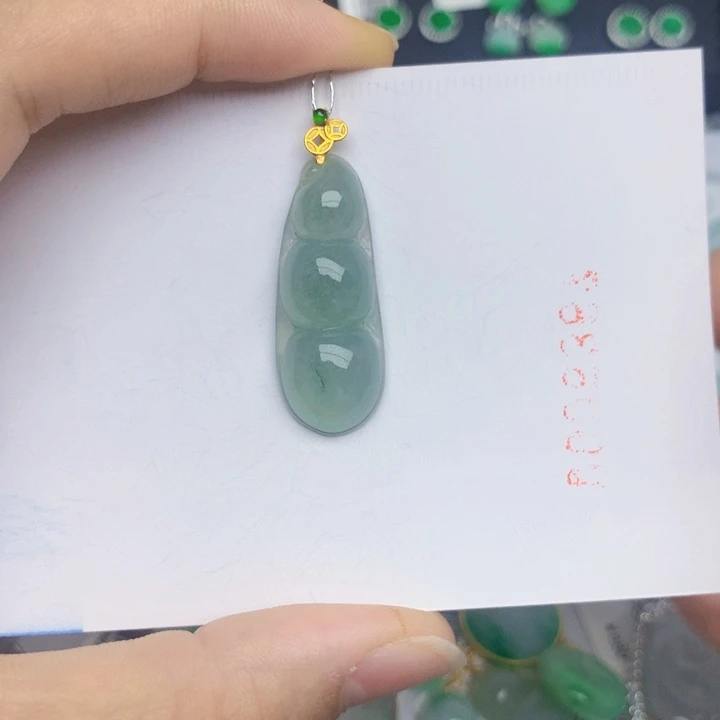翡翠18K金镶嵌颈饰豆子