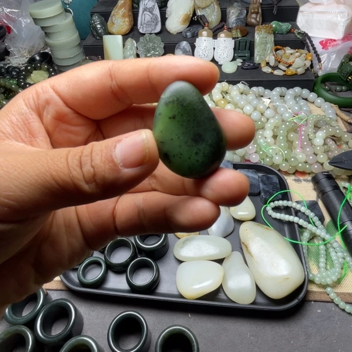 星***烂未镶嵌和田玉珠宝半成品