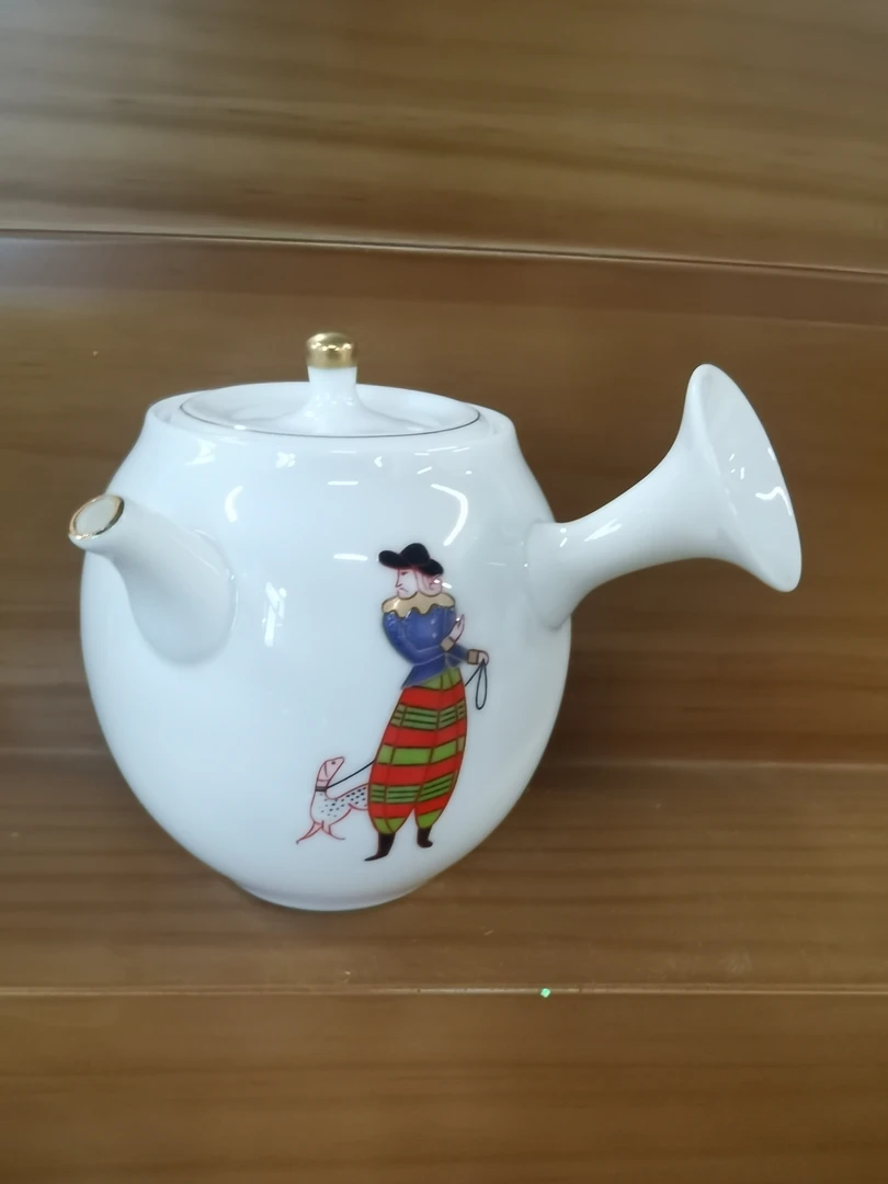 香兰社荷兰人侧把壶